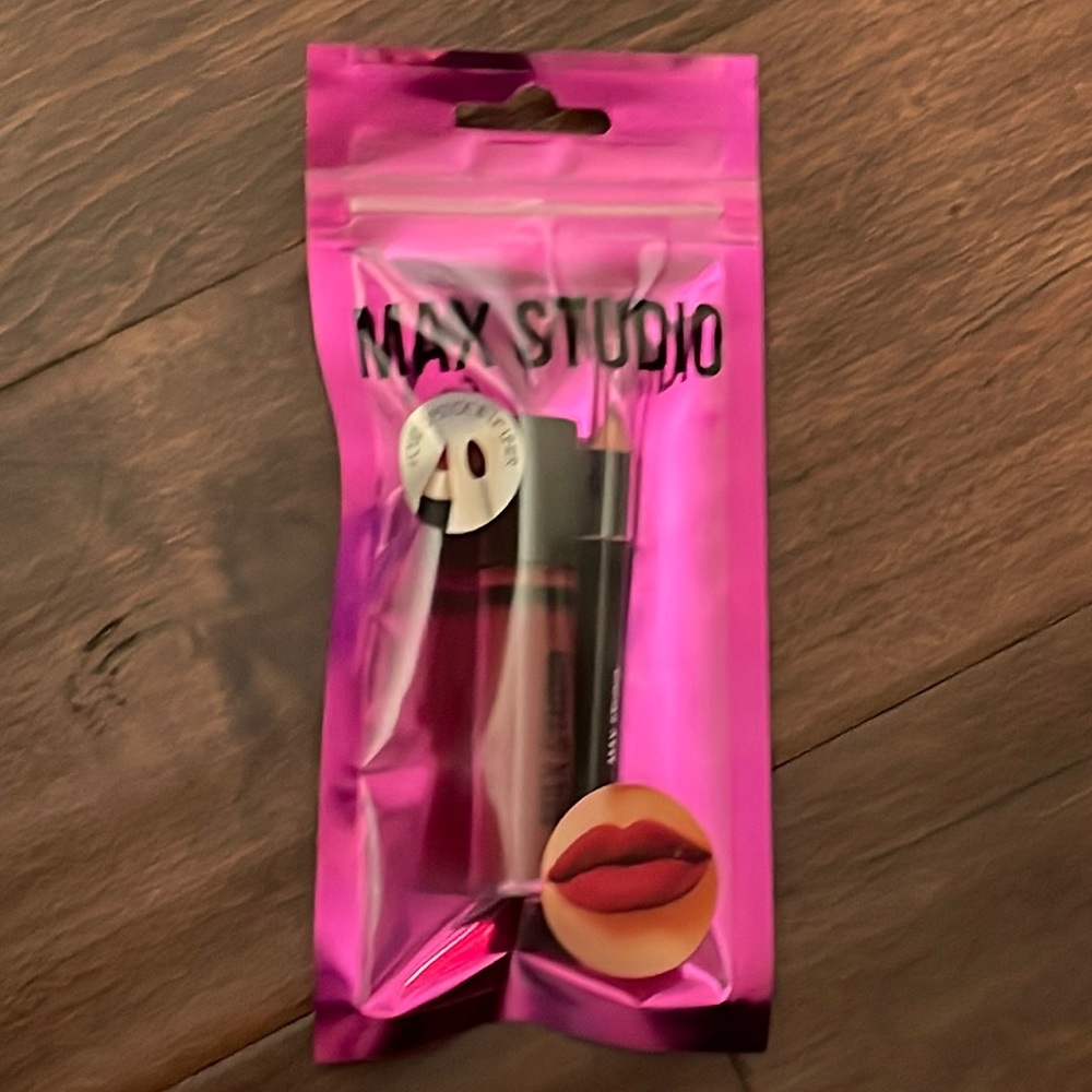 BNIB max studio liquid lipstick and liner